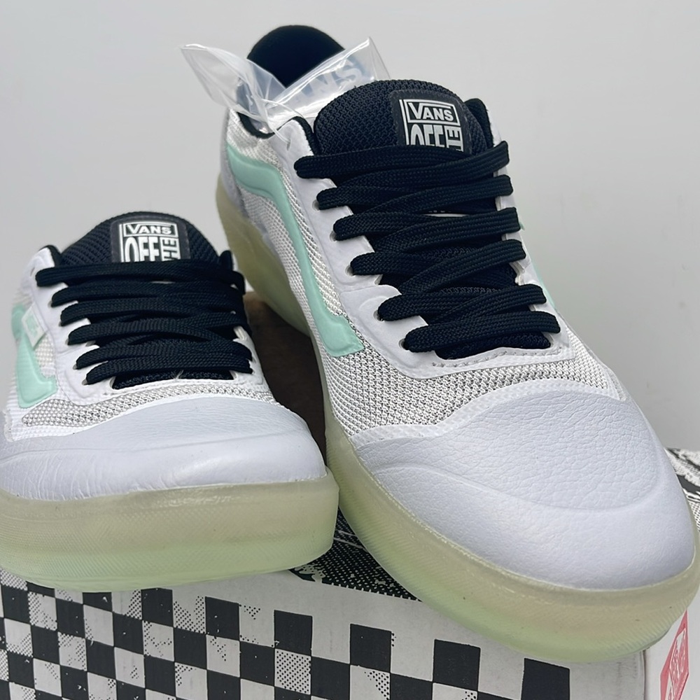 Vans WMNS Ave Mint
VN0A5JIBM2T
Sneakers - Picture 5 of 16